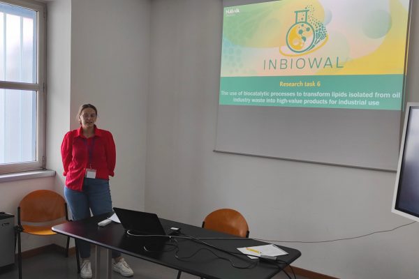 Day 3 - Project results - Anna Dunal (UPWr) - WP6: The use of biocatalytic processes to transform lipids isolated from oil industry waste into high-value products for industrial use.